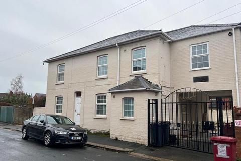 1 bedroom in a flat share to rent, Wilson Road,  Reading,  RG30