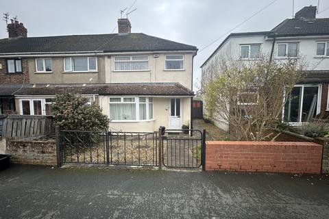 3 bedroom end of terrace house to rent, Eastwood Crescent, Bristol BS4