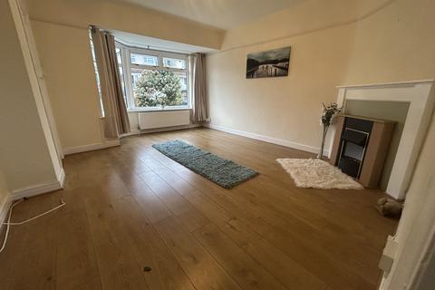 3 bedroom end of terrace house to rent, Eastwood Crescent, Bristol BS4