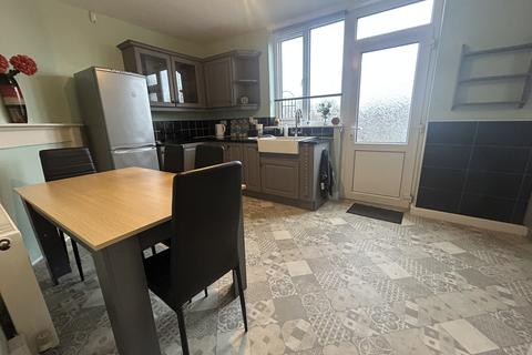 3 bedroom end of terrace house to rent, Eastwood Crescent, Bristol BS4