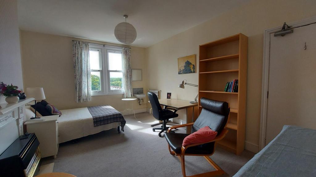 Thumbnail Room 7 Photo 1.jpg
