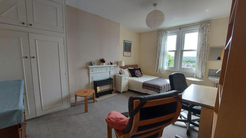 Thumbnail Room 7 Photo 2.jpg