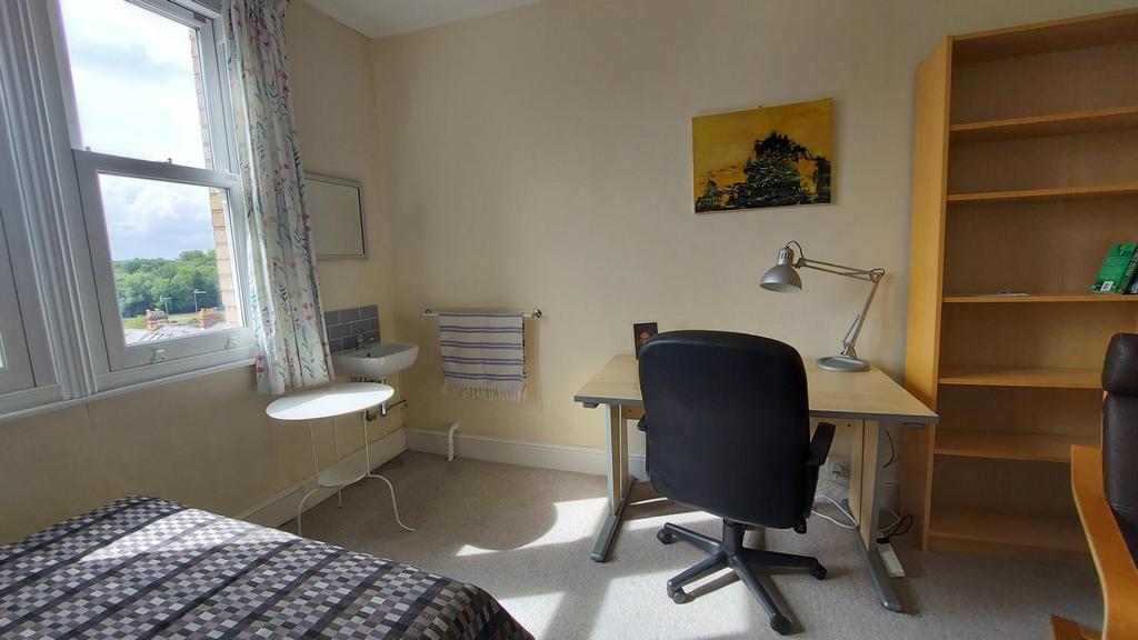 Thumbnail Room 7 Photo 3.jpg