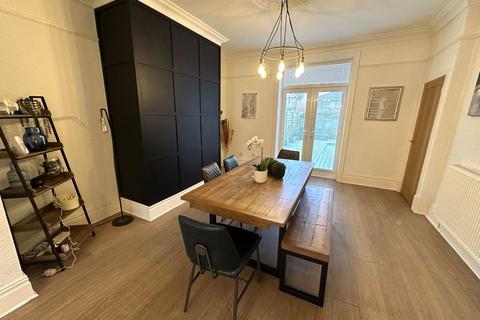 2 bedroom semi-detached house for sale, Rochdale Road, Royton, Oldham, OL2 5UW