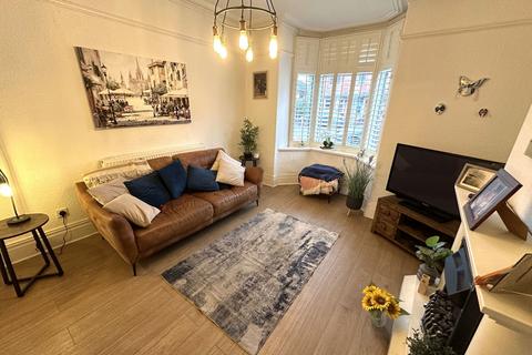 2 bedroom semi-detached house for sale, 749 Rochdale Road, Royton, Oldham, OL2 5UW