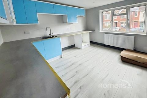 1 bedroom in a house share to rent, Ayleswade Road, Salisbury, Wiltshire, SP2
