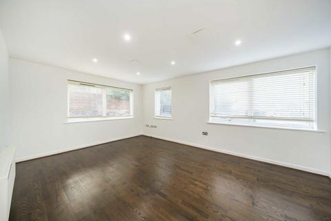 2 bedroom flat to rent, Butler Farm Close, Richmond TW10