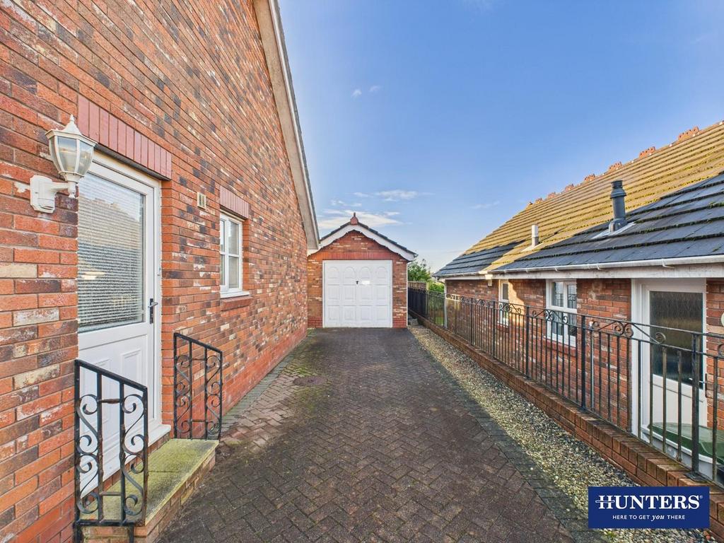 Driveway/Garage