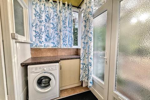 2 bedroom flat for sale, Queens Park Avenue