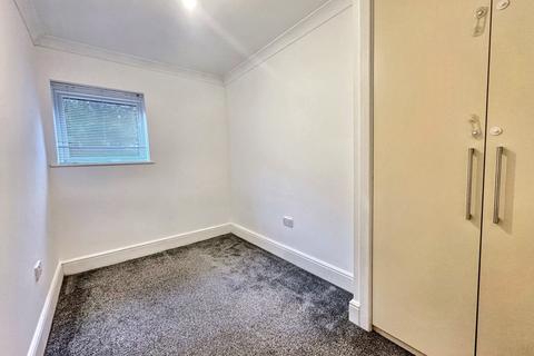 2 bedroom flat for sale, Queens Park Avenue