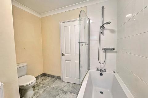 2 bedroom flat for sale, Queens Park Avenue