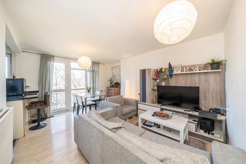 2 bedroom flat for sale, Hevelius Close, London SE10
