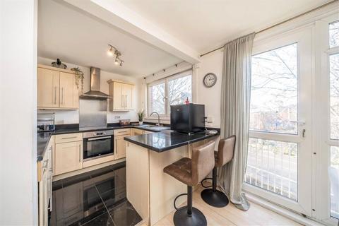 2 bedroom flat for sale, Hevelius Close, London SE10