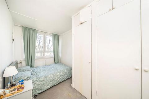 2 bedroom flat for sale, Hevelius Close, London SE10