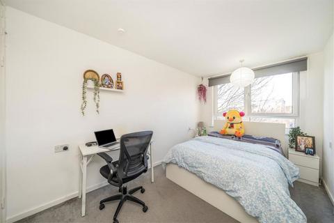 2 bedroom flat for sale, Hevelius Close, London SE10