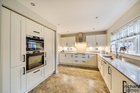 4 bedroom detached house for sale, Tall Conifers, Wroughton, Swindon, SN4