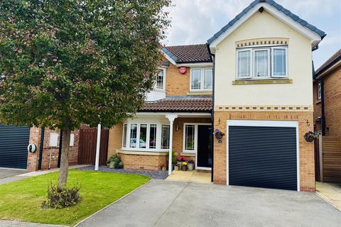 4 bedroom detached house for sale, Whinmoor Drive, Clayton West, Huddersfield, HD8 9QA