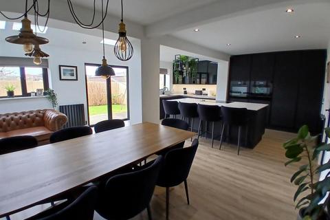 4 bedroom detached house for sale, Whinmoor Drive, Clayton West, Huddersfield, HD8 9QA