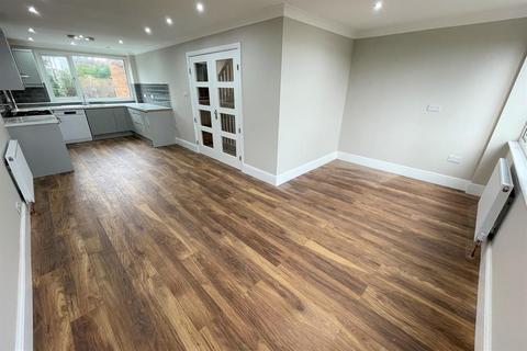 4 bedroom house to rent, West Park Road, Roundhay, Leeds