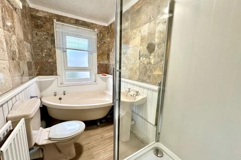 2 bedroom flat to rent, William Street, Johnstone, Renfrewshire, PA5