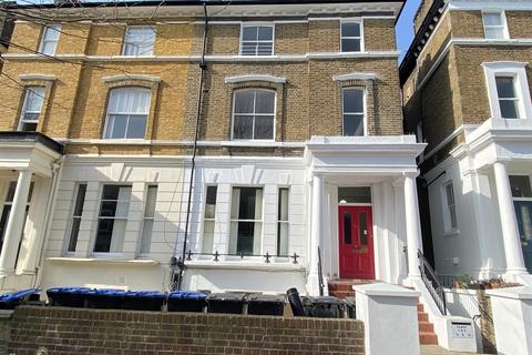 Studio to rent, Brondesbury Villas, Queens Park