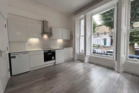 Studio to rent, Brondesbury Villas, Queens Park