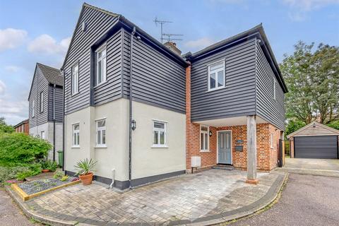 3 bedroom semi-detached house for sale, Larkin Close, Hutton, Brentwood