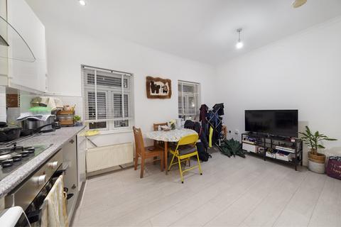2 bedroom flat for sale, London SE22