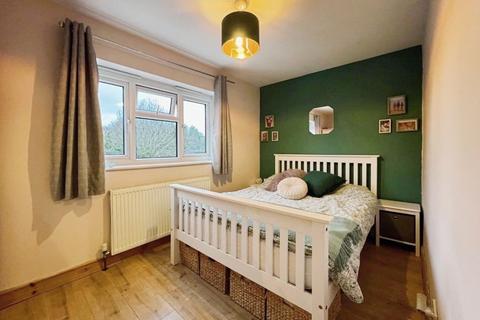 undefined, First Avenue, Dursley