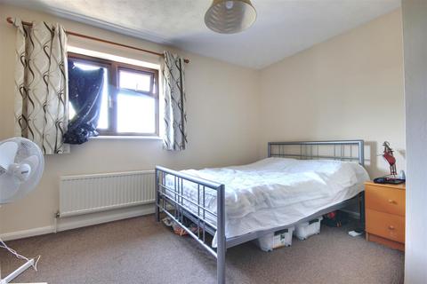 2 bedroom end of terrace house to rent, Tamar Close, St. Ives