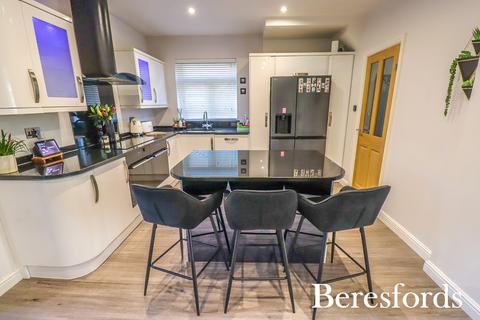 3 bedroom semi-detached house for sale, Trent Avenue, Upminster, RM14