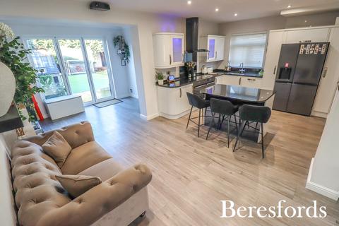 3 bedroom semi-detached house for sale, Trent Avenue, Upminster, RM14