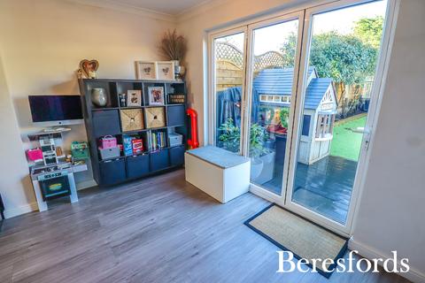 3 bedroom semi-detached house for sale, Trent Avenue, Upminster, RM14