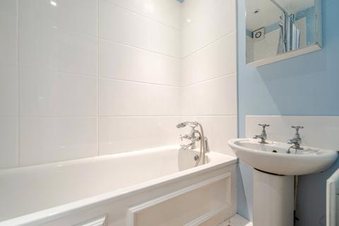 2 bedroom flat to rent, Kingston Hill, Kingston Upon Thames, KT2
