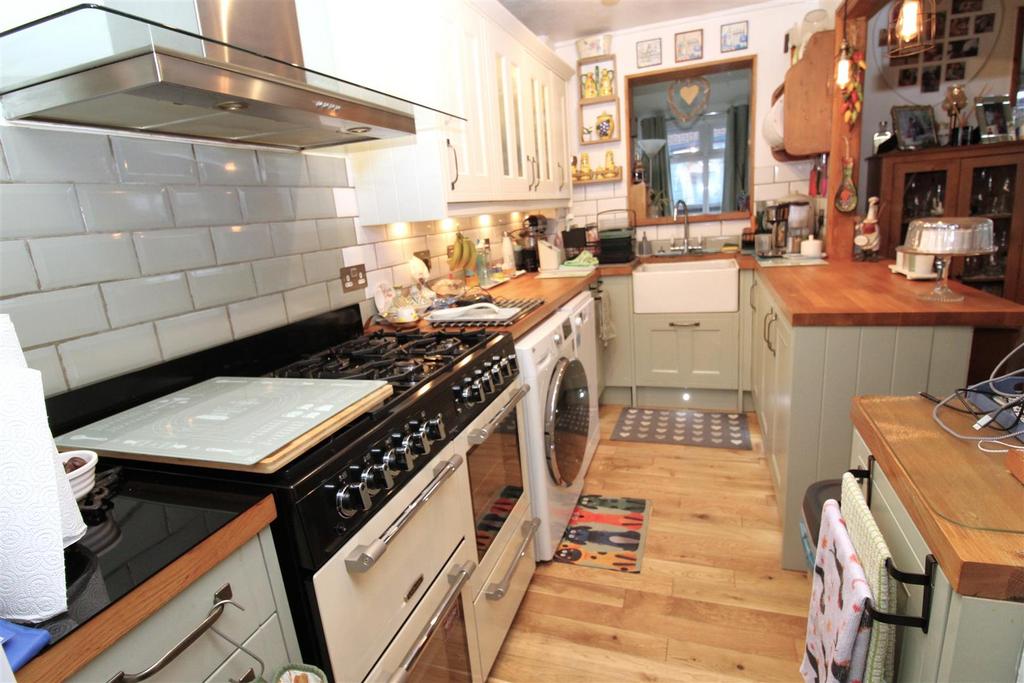 Kitchen 3.JPG