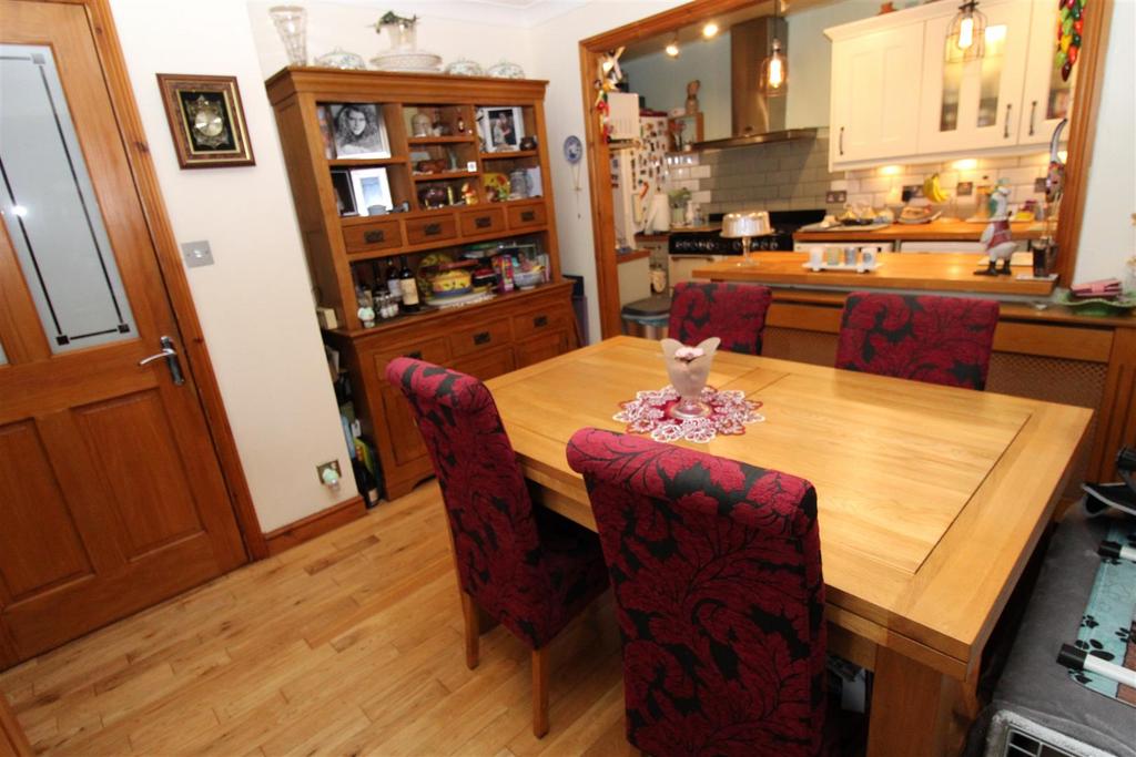 Kitchen Diner.JPG