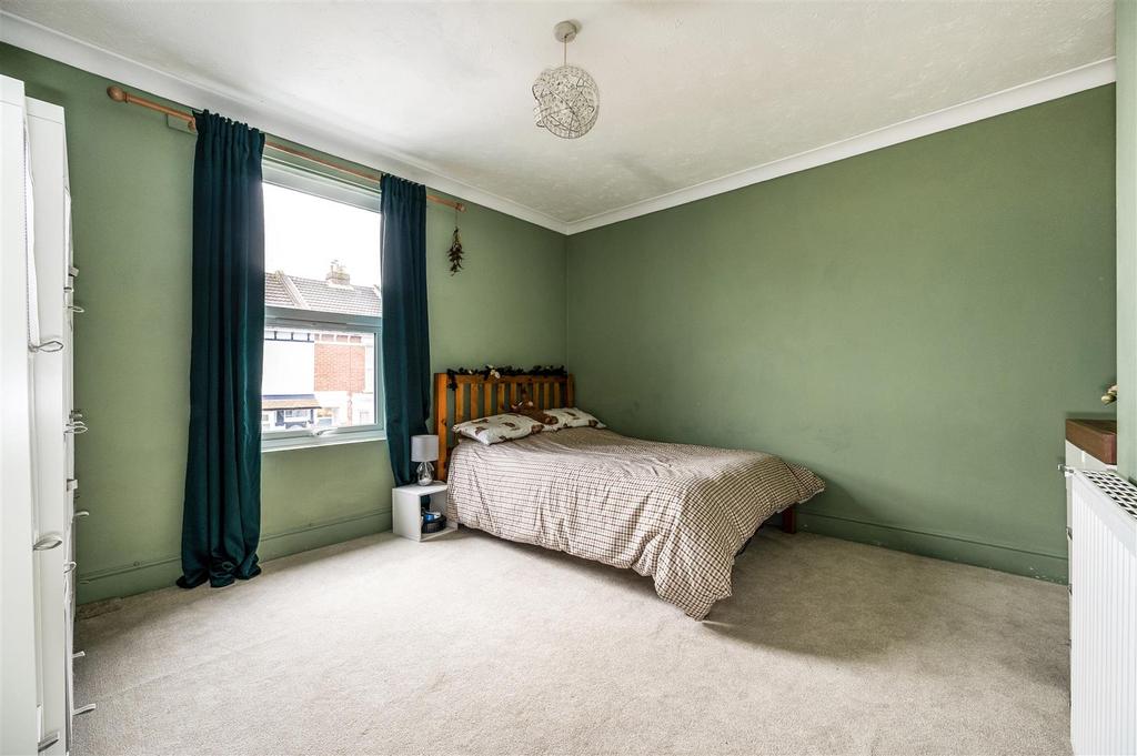 Bedroom 1.jpg