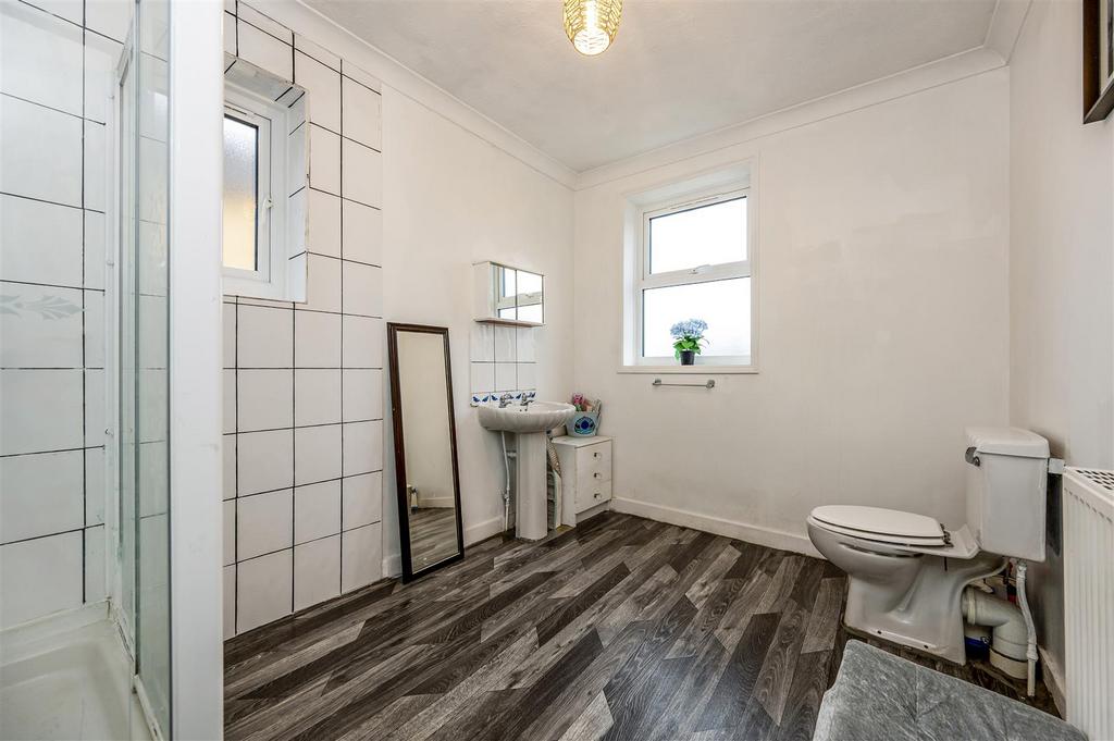 Upstairs bathrom.jpg