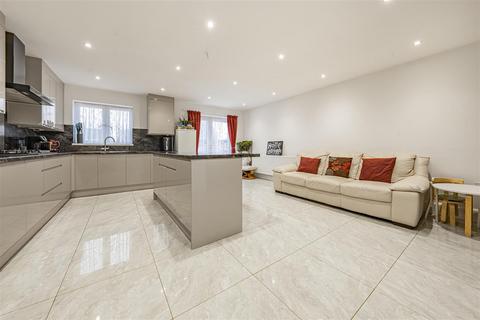 3 bedroom semi-detached house for sale, Burnham Lane, Cippenham