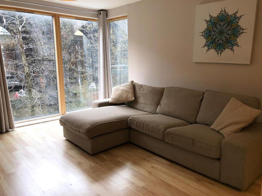 Open plan kitchen &amp; living area