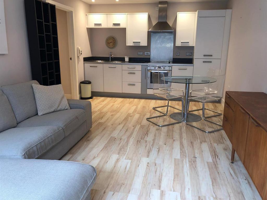 Open plan kitchen &amp; living area