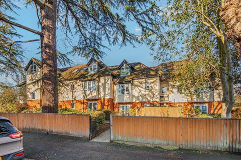 Ormond Avenue, Hampton, TW12