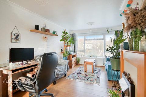 1 bedroom flat for sale, Dawlish Road, London, E10