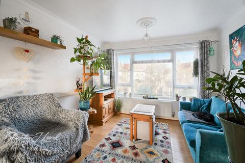 1 bedroom flat for sale, Dawlish Road, London, E10
