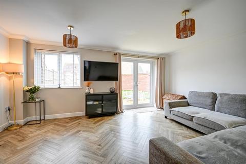 3 bedroom semi-detached house for sale, 21, Sunflower Close, Gorleston