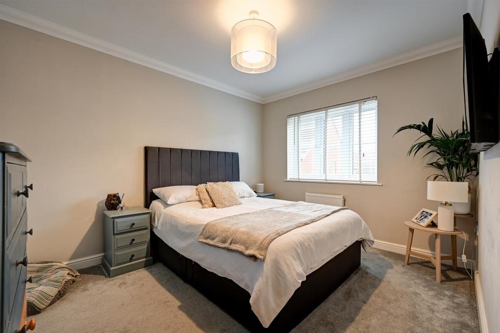 Bedroom 1.jpg