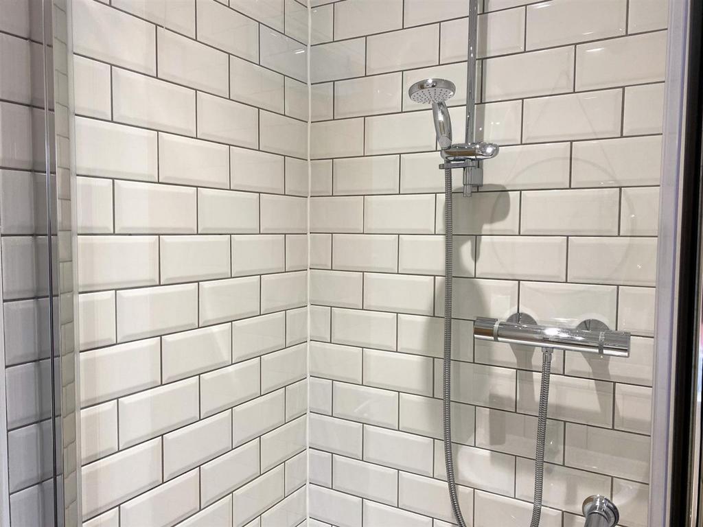 En-suite Shower.jpg