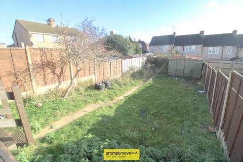 3 bedroom terraced house for sale, Whitecroft Road Luton LU2 0JS