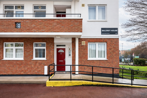3 bedroom flat for sale, Baldrey House, Blackwall Lane, London