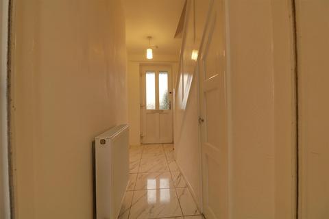 3 bedroom end of terrace house to rent, Riddings Crescent, Pelsall